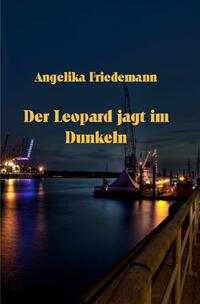 Der Leopard jagt im Dunkeln