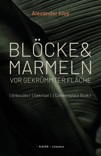 Blöcke und Marmeln vor gekrümmter Fläche