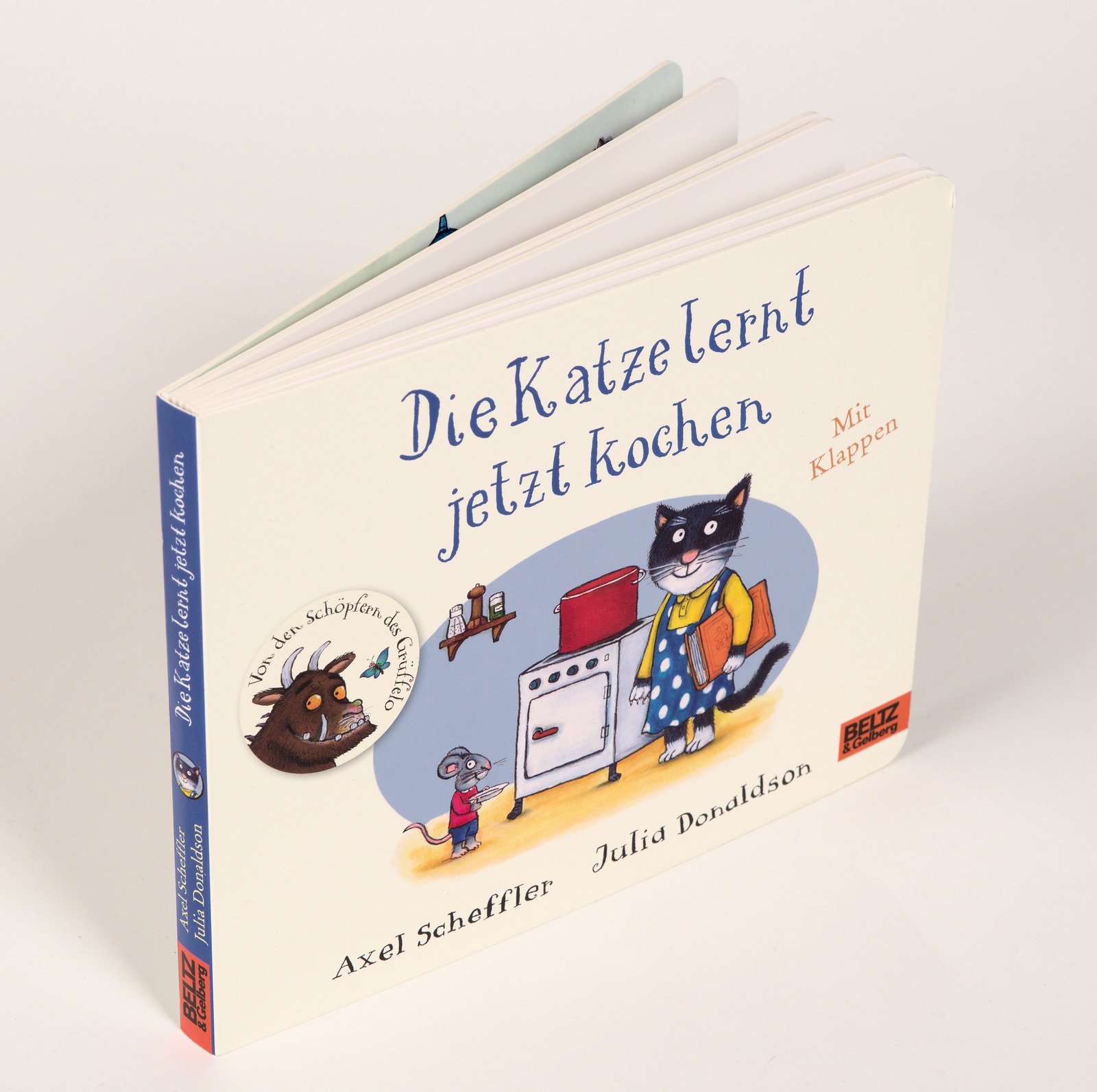 Die Katze lernt jetzt kochen