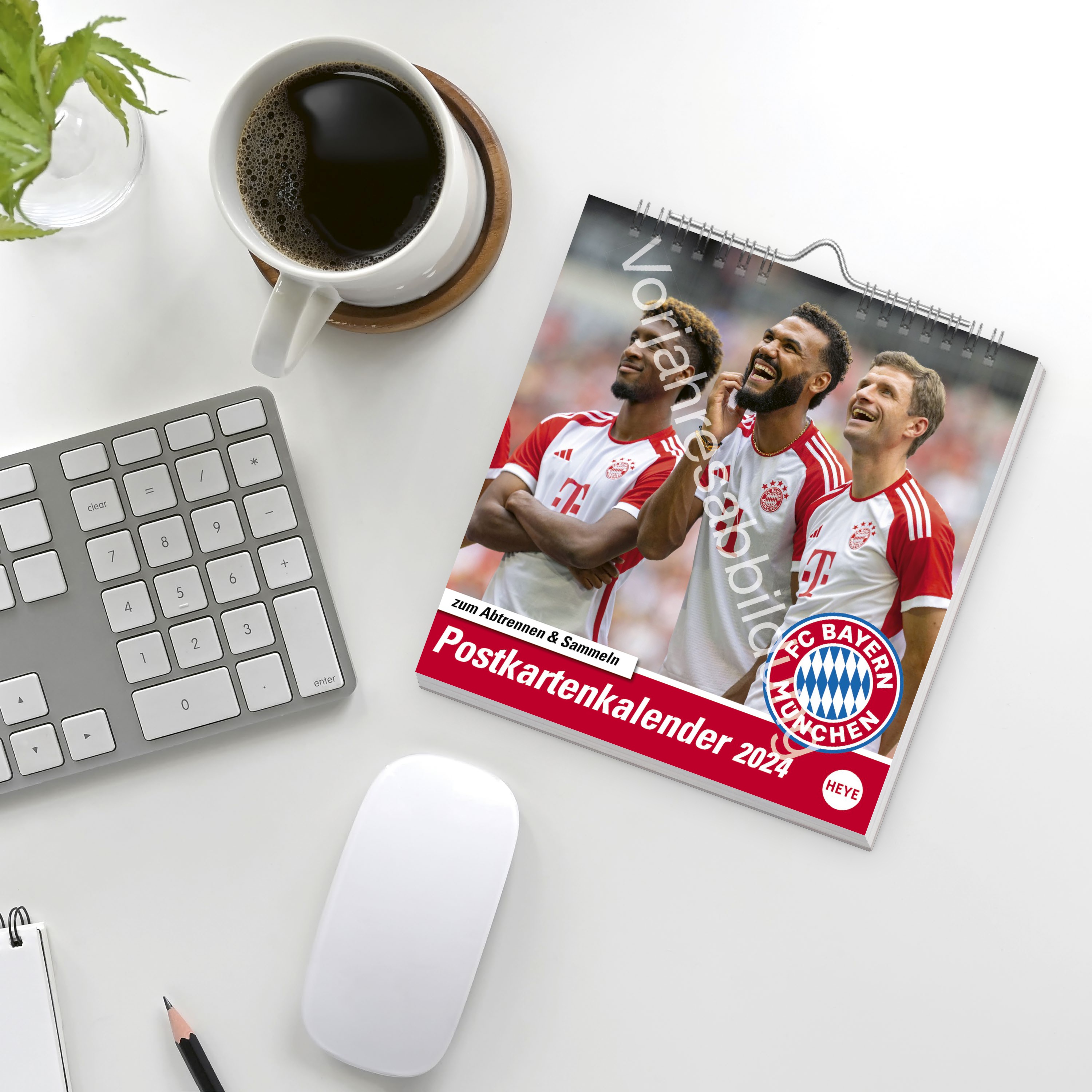 FC Bayern München Postkartenkalender 2025