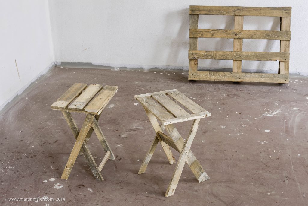 Aus eins mach zwei: Einfacher Hocker aus Palettenholz